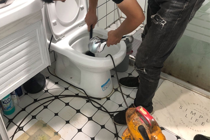 麻丘马桶堵塞自己疏通还是找师傅？专业上门服务让你省时更省心